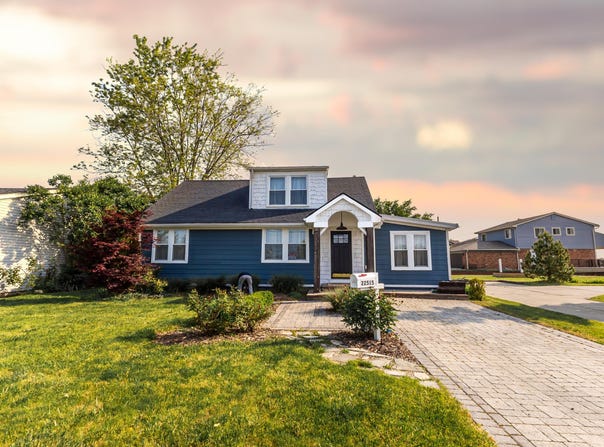 22515 E 10 Mile Road, Saint Clair Shores, MI 48080