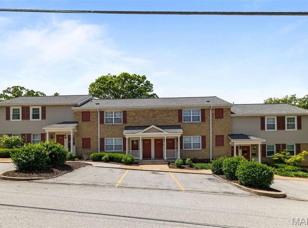 9106 W Swan Circle, St Louis, MO 63144