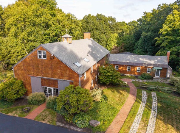 17 NEWFIELDS Road, Exeter, NH 03833