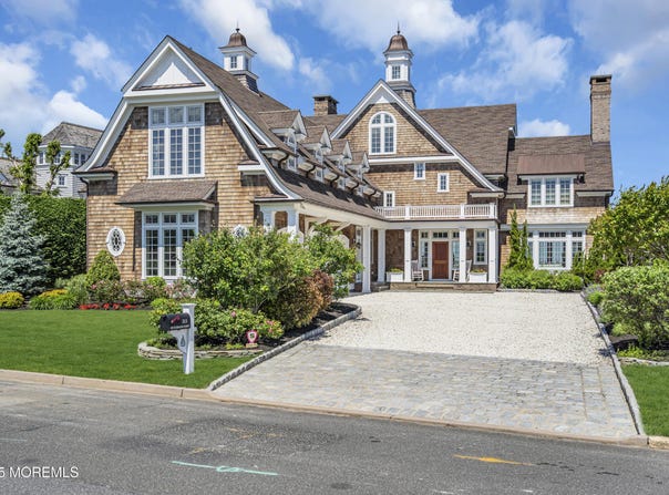313 Dutchmans Point Road, Mantoloking, NJ 08738