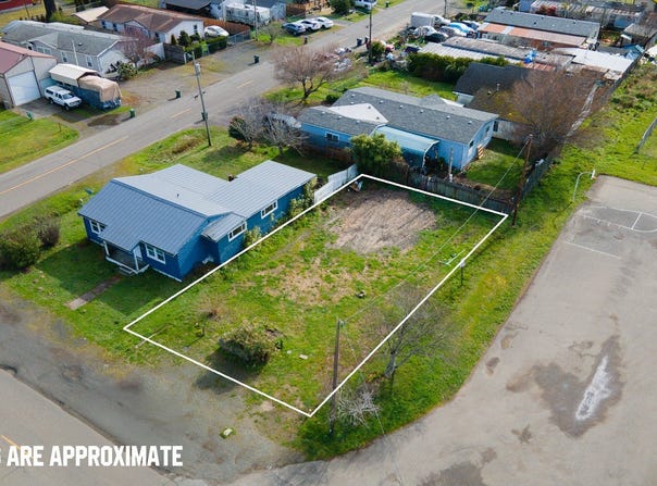 1015 N LAKE Rd, Lakeside, OR 97449
