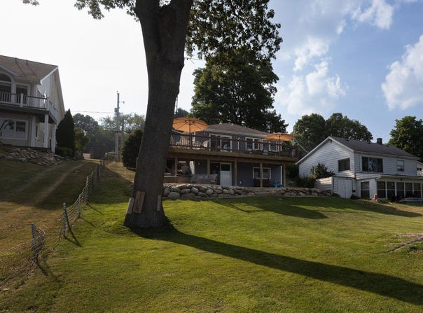 14761 N Barton Lake Drive, Vicksburg, MI 49097