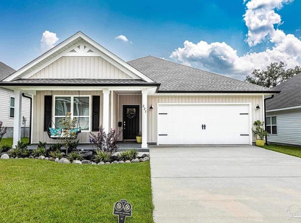 225 Camellia Dr, Cantonment, FL 32533