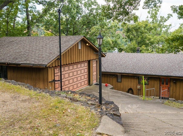 349 Four Winds Drive, Lake Ozark, MO 65049