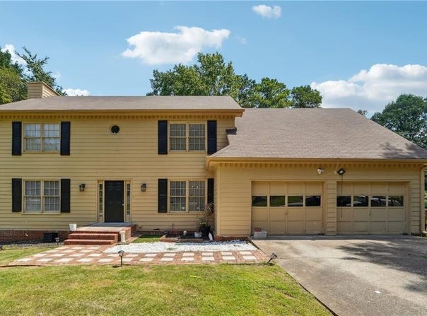 978 Gwens Trail SW, Lilburn, GA 30047