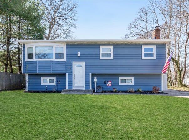 795 Bay Shore Avenue, West Islip, NY 11795