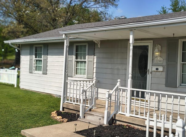 1200 Academy, Eldorado, IL 62930