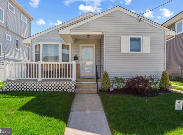 210 N CLERMONT AVENUE, MARGATE CITY, NJ 08402