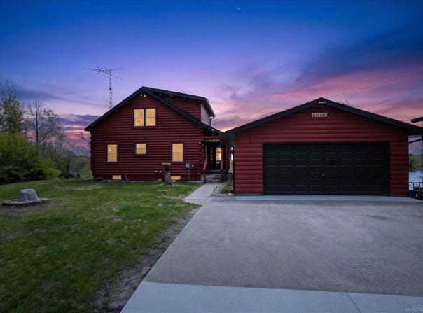 14601 Brookhurst Drive, Cement City, MI 49233