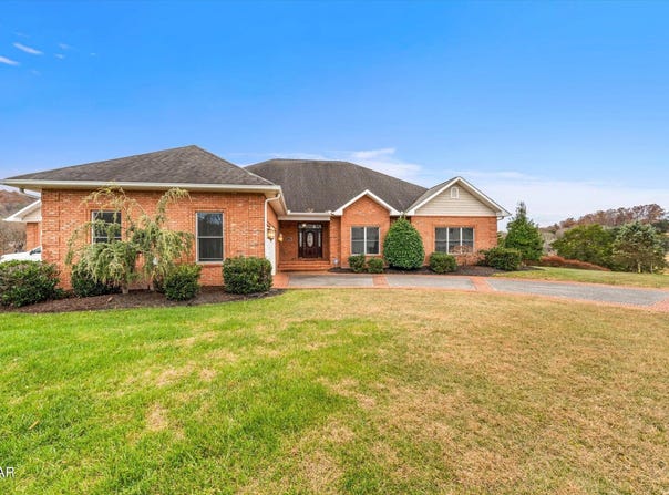 1811 Jordans Creek Way, Sevierville, TN 37876