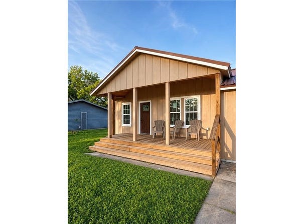 850 N Adams Street, Alice, TX 78332