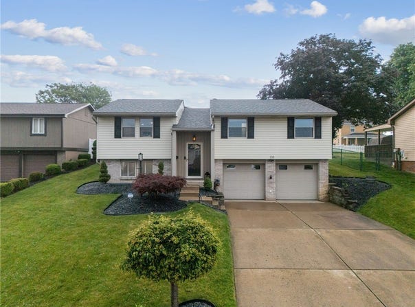 108 Macbeth Drive, Lower Burrell, PA 15068