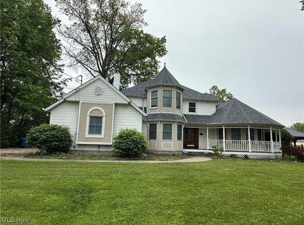 5330 Willow Lane, Sheffield Lake, OH 44054