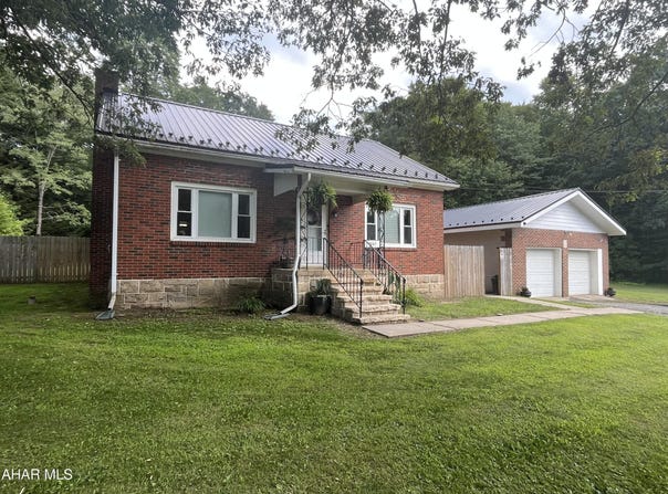 2037 Clearfield Valley Boulevard, Dysart, PA 16636