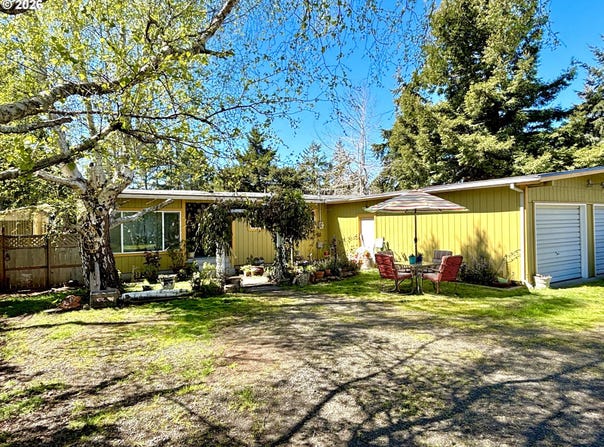 465 N 8TH St, Lakeside, OR 97449