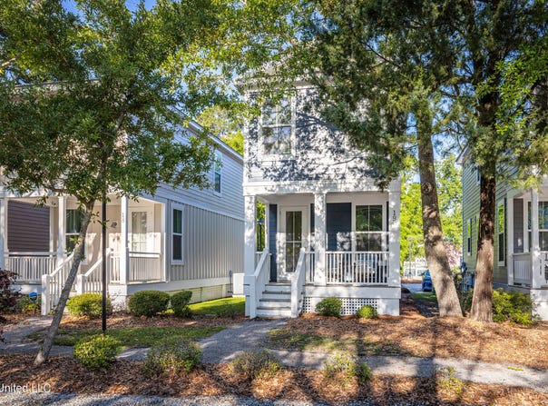 2207 Government Street, Ocean Springs, MS 39564
