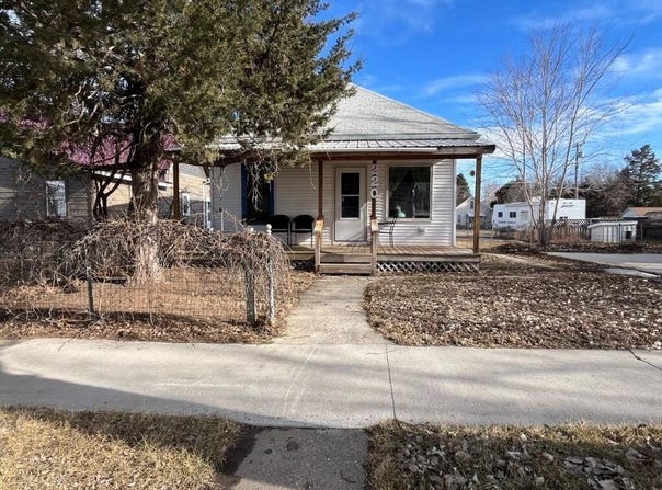 220 E 2nd Avenue, Mobridge, SD 57601