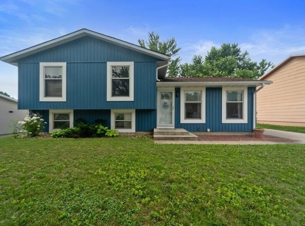 3823 Monterey Drive, Waterloo, IA 50701