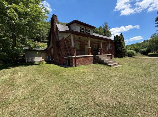 3522 Long Branch Rd, Belfry, KY 41514