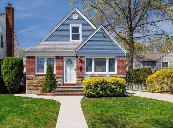 164 W Poplar Street, Floral Park, NY 11001
