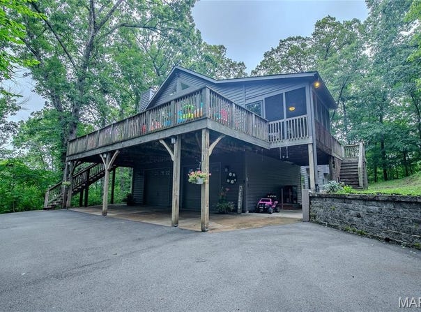 532 Fairfield Valley Road, Pacific, MO 63069
