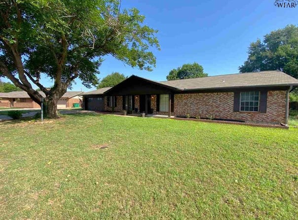 1024 JAN LEE DRIVE, Burkburnett, TX 76354