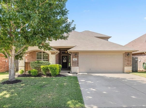 624 Hutchins Drive, Crowley, TX 76036