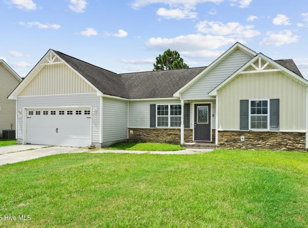 114 Rosemary Avenue, Hubert, NC 28539