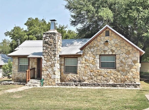 607 Bryan Street, Glen Rose, TX 76043