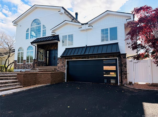 65 Mellow Ln, Jericho, NY 11753