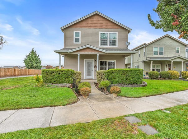 327 Brookhaven Drive, Central Point, OR 97502