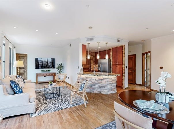 330 Las Colinas Boulevard E, Irving, TX 75039