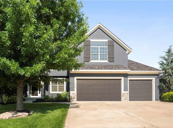 4529 LAKECREST Drive, Shawnee, KS 66218