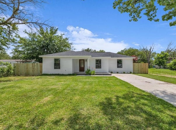 1522 Travis Street, Bellmead, TX 76705