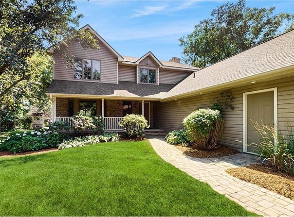 195 Quinlan Avenue N, Lakeland Shores, MN 55043