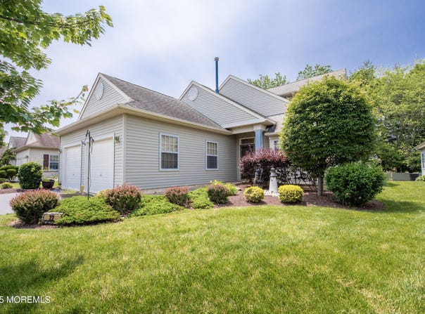 221 Valencia Drive, Monroe, NJ 08831