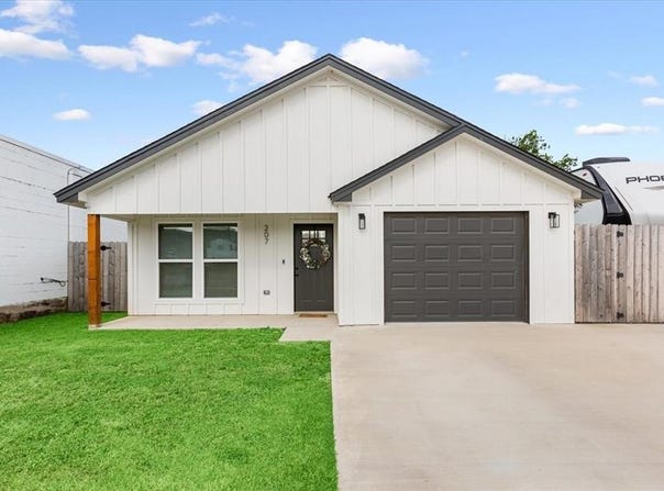 207 S Madison Street, McGregor, TX 76657