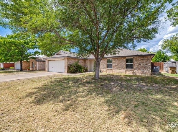 110 Crestwood Dr, San Angelo, TX 76903