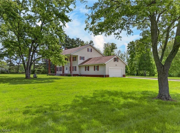 16519 Albion Road, Strongsville, OH 44136