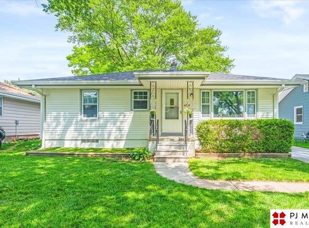 3719 S 49th Avenue, Omaha, NE 68106