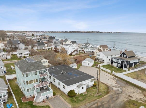 6 Dingle Road, York, ME 03909
