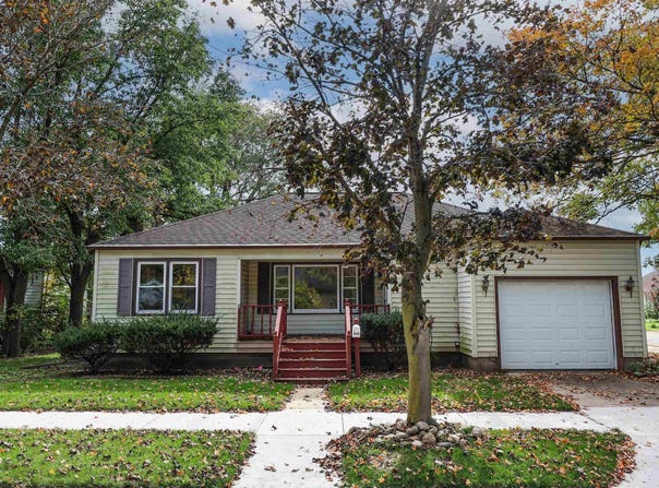 308 W Mulberry Street, South Whitley, IN 46787-1261
