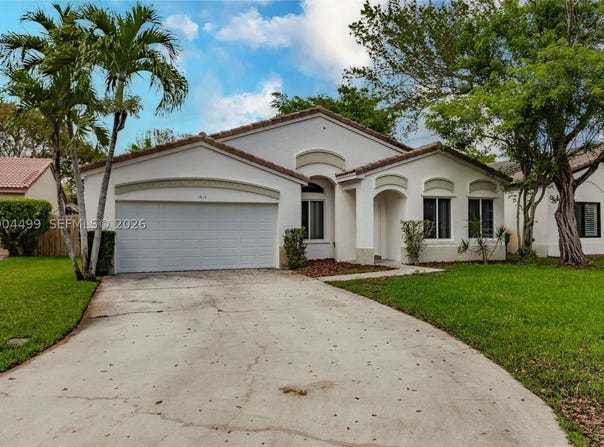 1414 E Harmony Lake Cir, Davie, FL 33324