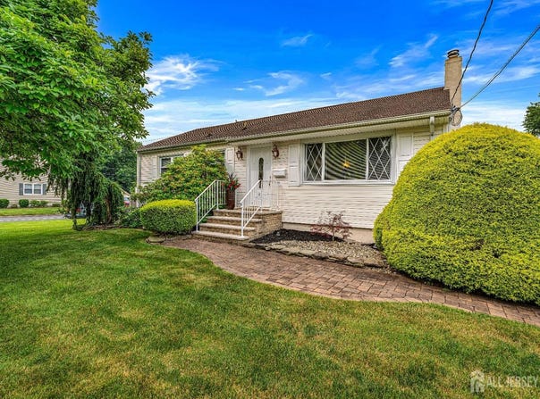 36 Brookhill Avenue, Edison, NJ 08817