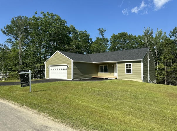 4 Lochview Drive, Lewiston, ME 04240