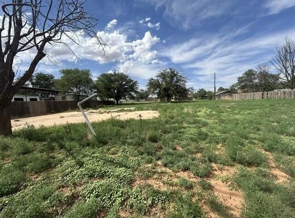 111-113 E 8th Street, Sundown, TX 79372