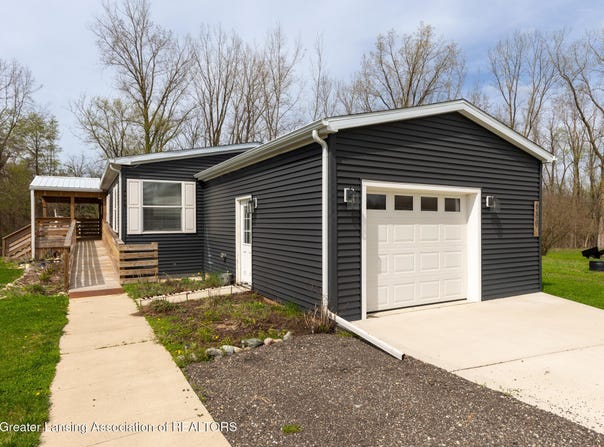 680 N Gallery Drive, Eaton Rapids, MI 48827