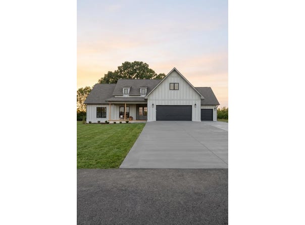 537 Camden Tucker Trl, Killen, AL 35645