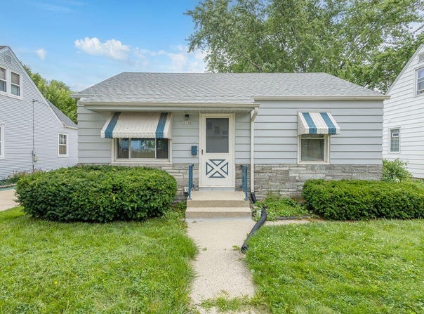 2128 S 90th St, West Allis, WI 53227