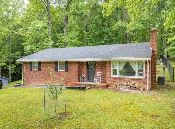 809 Hickory Lane, Marion, VA 24354